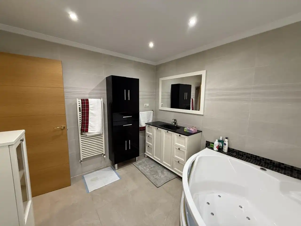 Casa con piscina en venta en Barrio Sámano, imagen 48