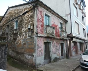 Vista exterior de Casa adosada en venda en A Merca   amb Jardí privat