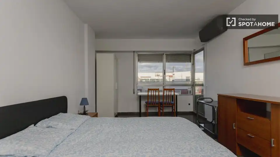 Habitación de Piso de alquiler en Valencia con Aire acondicionado, Calefacción y Amueblado