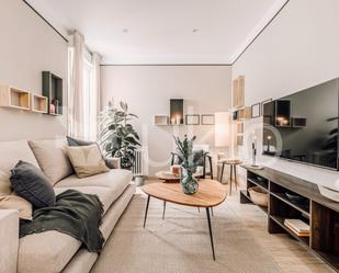 Sala d'estar de Apartament de lloguer en  Madrid Capital amb Aire condicionat, Calefacció i Moblat