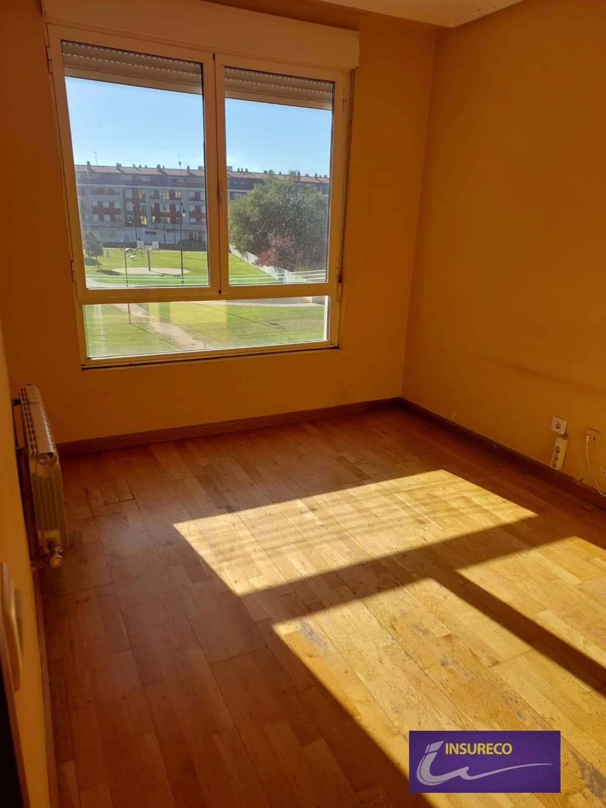 Dormitori de Pis en venda en León Capital  amb Calefacció i Traster