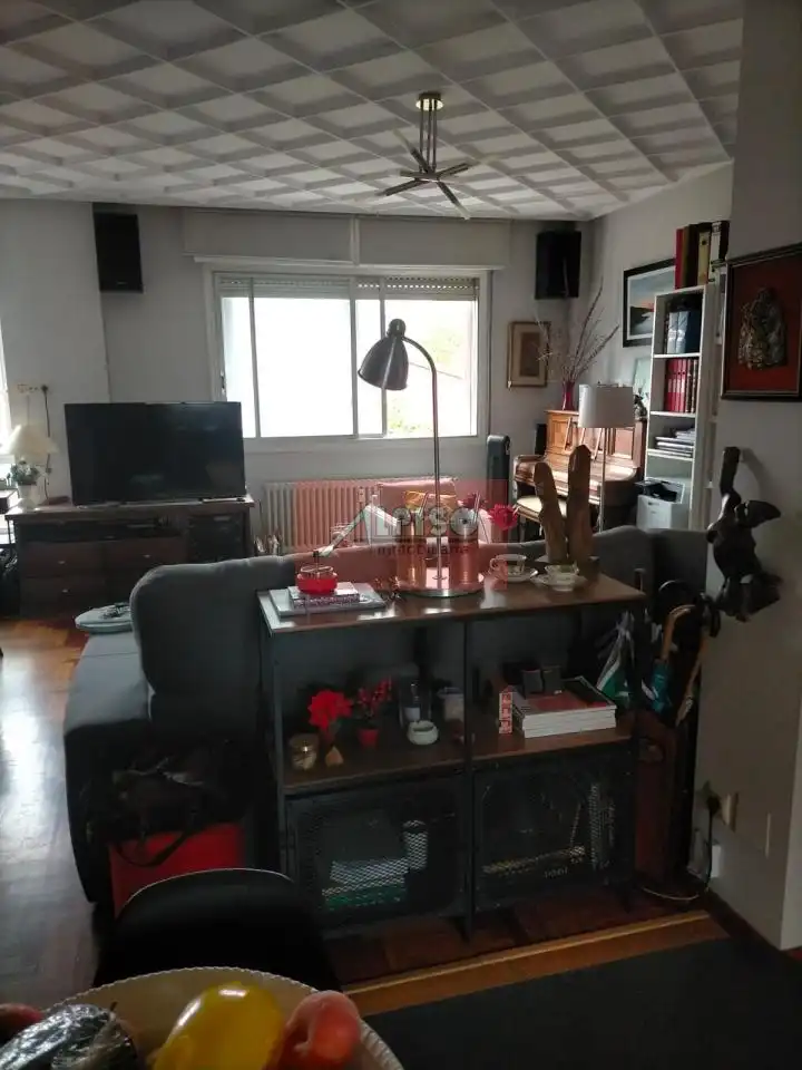Sala d'estar de Pis en venda en Ourense Capital  amb Calefacció, Parquet i Traster