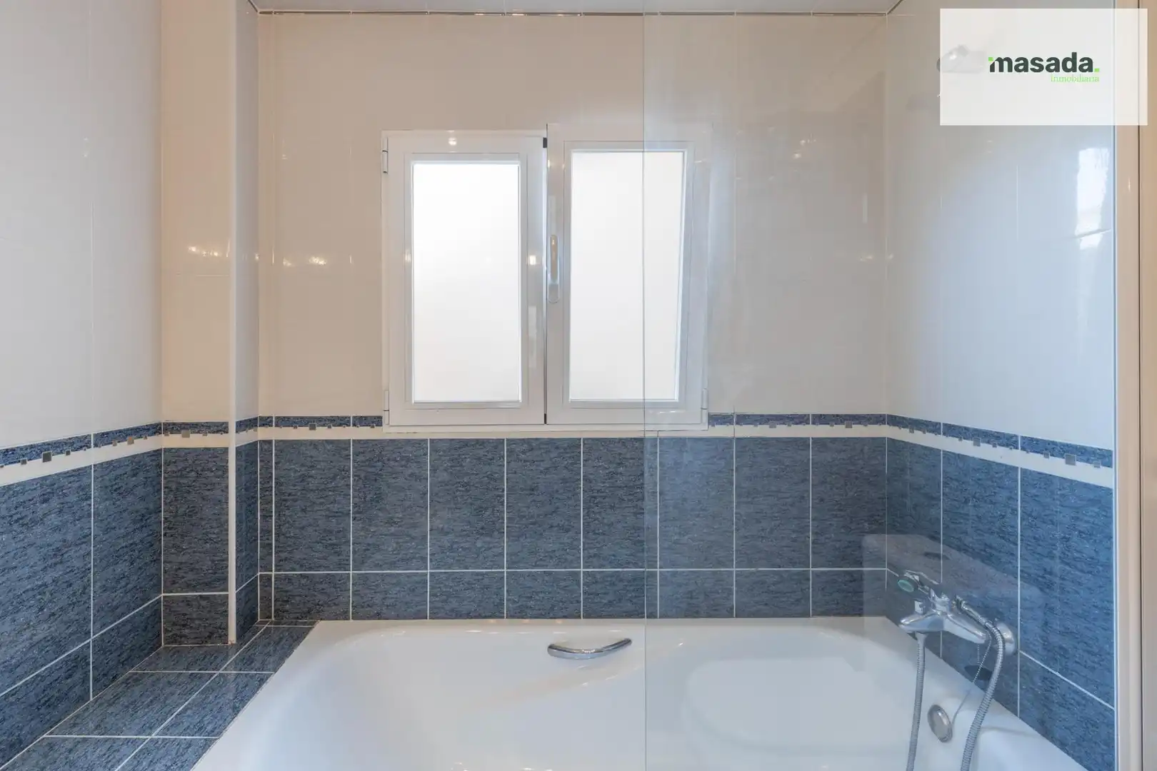 Baño de Piso en venta en Granada con Terraza y Amueblado