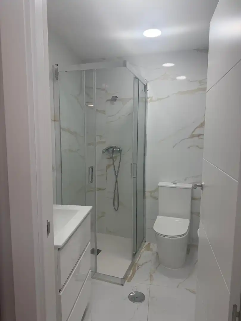 Bany de Casa o xalet en venda en Vigo  amb Aire condicionat, Calefacció i Terrassa