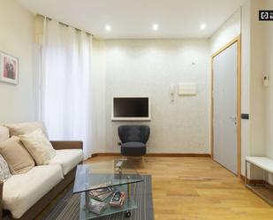 Living room of Study to share in  Madrid Capital  with Air Conditioner and Terrace