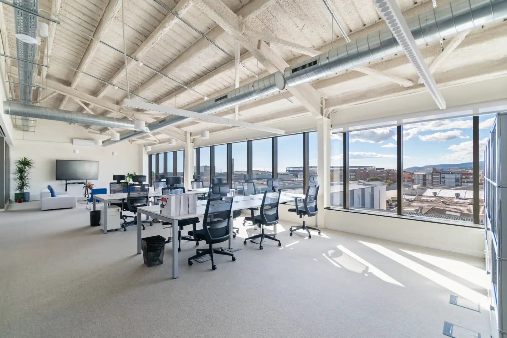 Büro zur Miete in Cornellà de Llobregat mit Klimaanlage, Heizung und Alarm