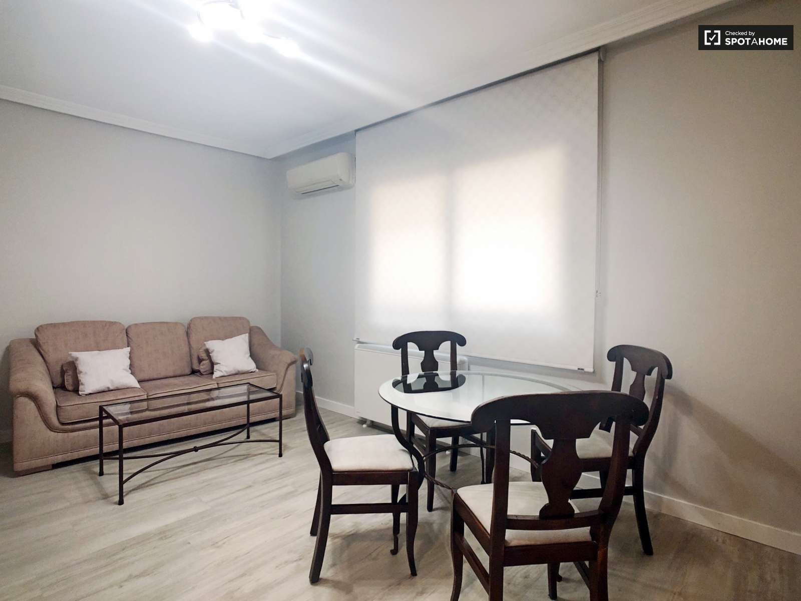 Living room of Apartment to share in  Madrid Capital  with Air Conditioner, Heating and Terrace
