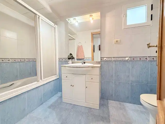 Badezimmer von Wohnung zum Verkauf in Castellón de la Plana / Castelló de la Plana mit Klimaanlage, Heizung und Abstellraum