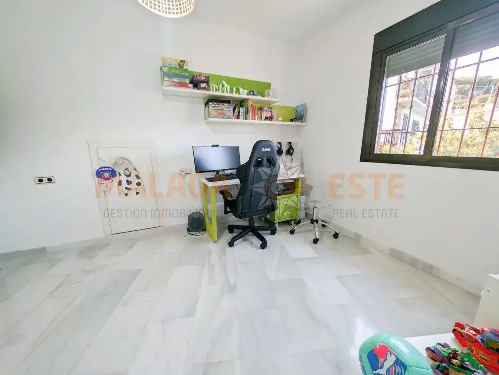 Wohnung zum Verkauf in Almuñécar mit Klimaanlage, Terrasse und Abstellraum