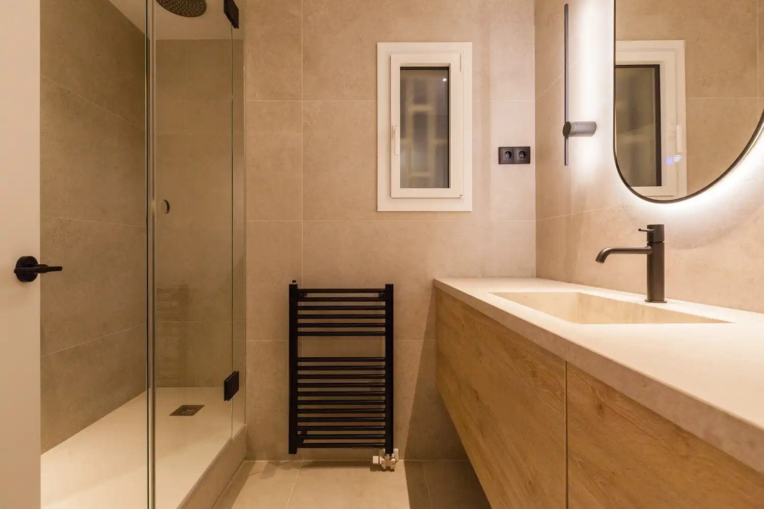 Bathroom of Flat for sale in Barcelona  with Air Conditioner, Heating and Oven