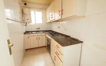 Kitchen of Flat for sale in L'Hospitalet de Llobregat  with Balcony