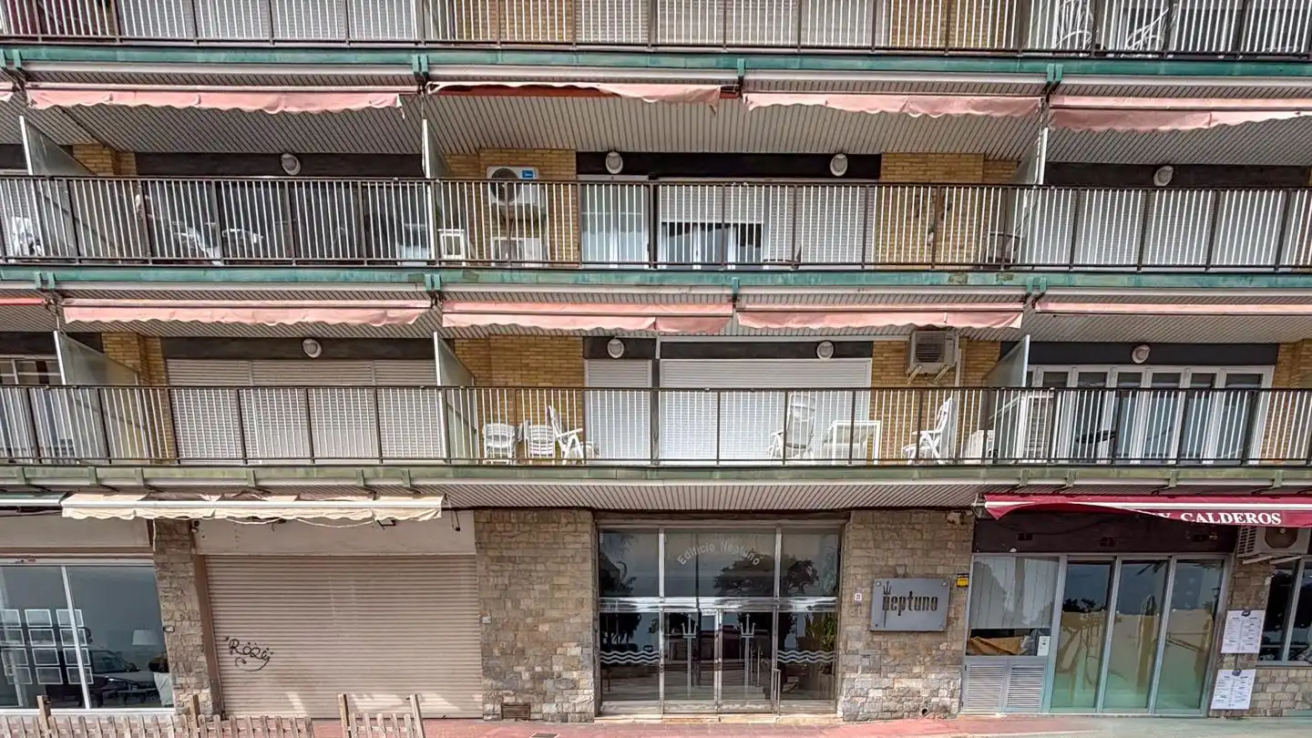 Außenansicht von Wohnung zum Verkauf in Santa Pola mit Klimaanlage und Terrasse