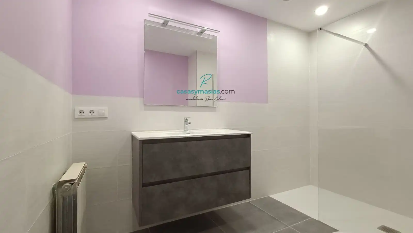 Baño de Finca rústica de alquiler en Font-rubí con Aire acondicionado, Calefacción y Jardín privado