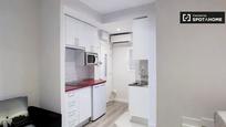 Kitchen of Flat to rent in  Madrid Capital  with Air Conditioner, Heating and Furnished