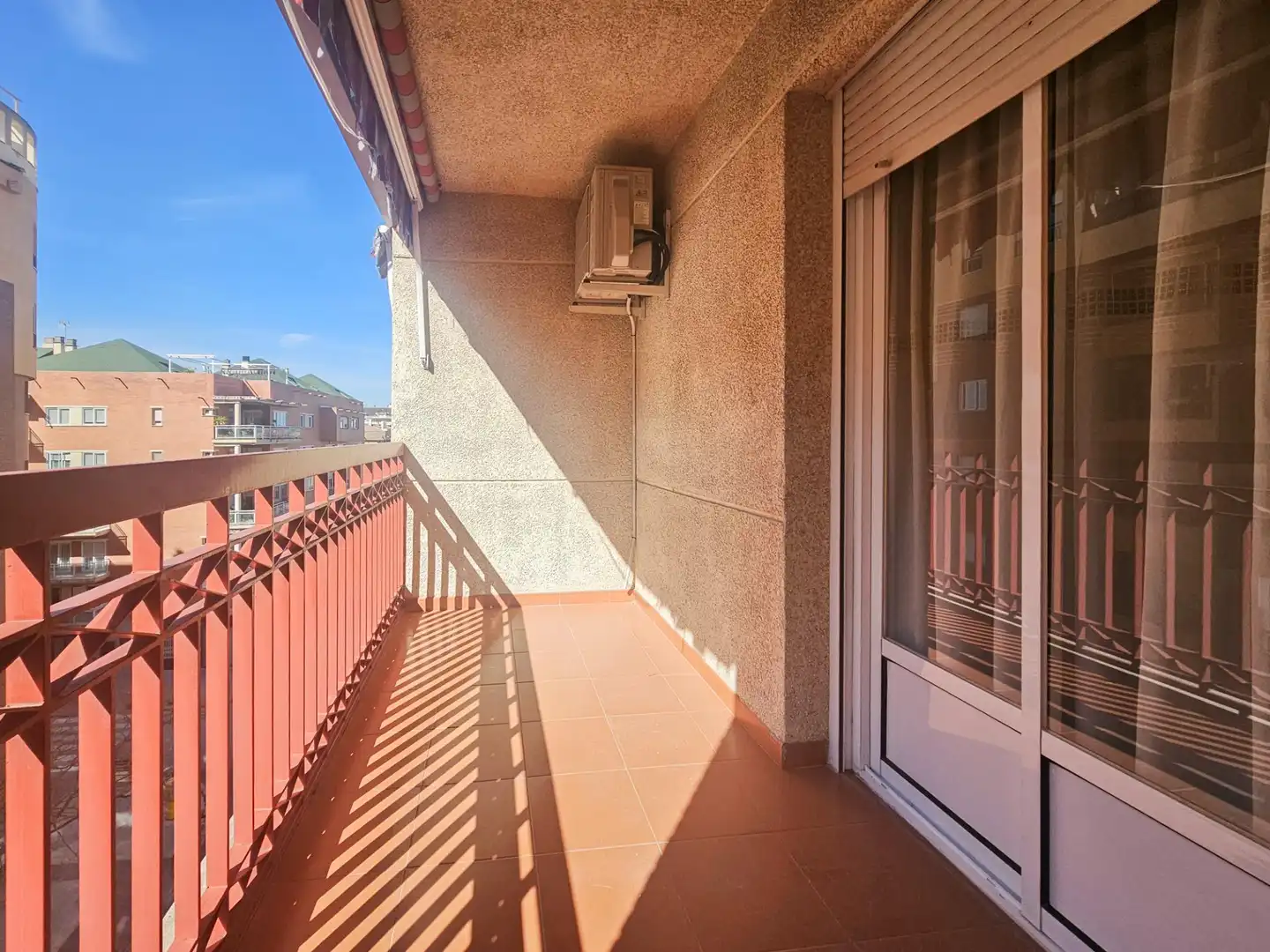 Piso en venta en Calle Manuel Caballero Venzalá, Renfe - Bulevar 1ª y 2ª Fase