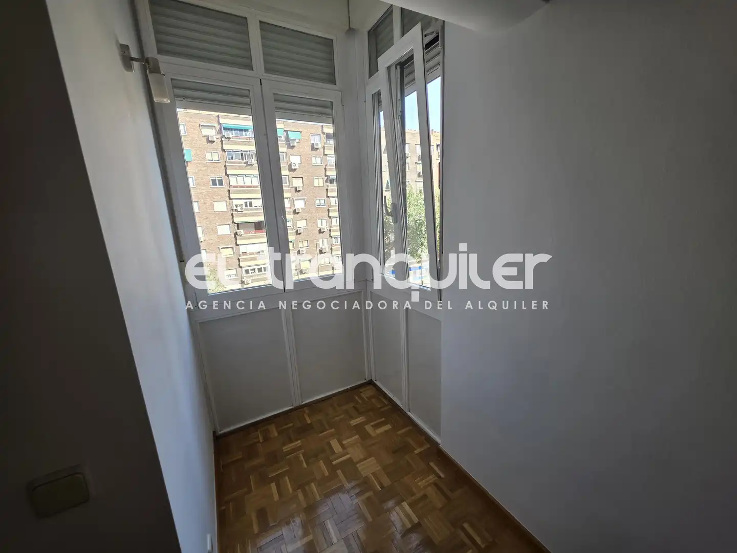 Bedroom of Study for rent in Madrid  with Air Conditioner, Parquet flooring and Washing machine
