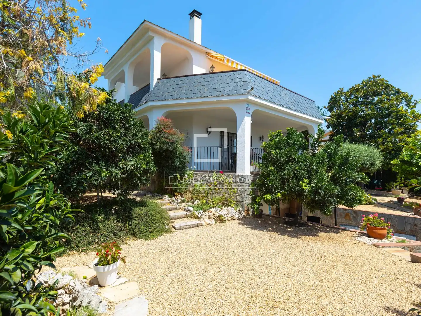 Vista exterior de Casa o xalet en venda en El Masnou amb Aire condicionat, Calefacció i Jardí privat