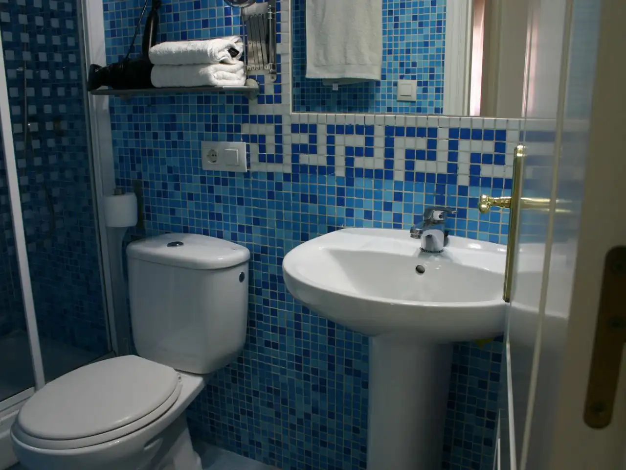 Badezimmer von Wohnungen zur Miete in Cádiz mit Klimaanlage, Heizung und Möbliert