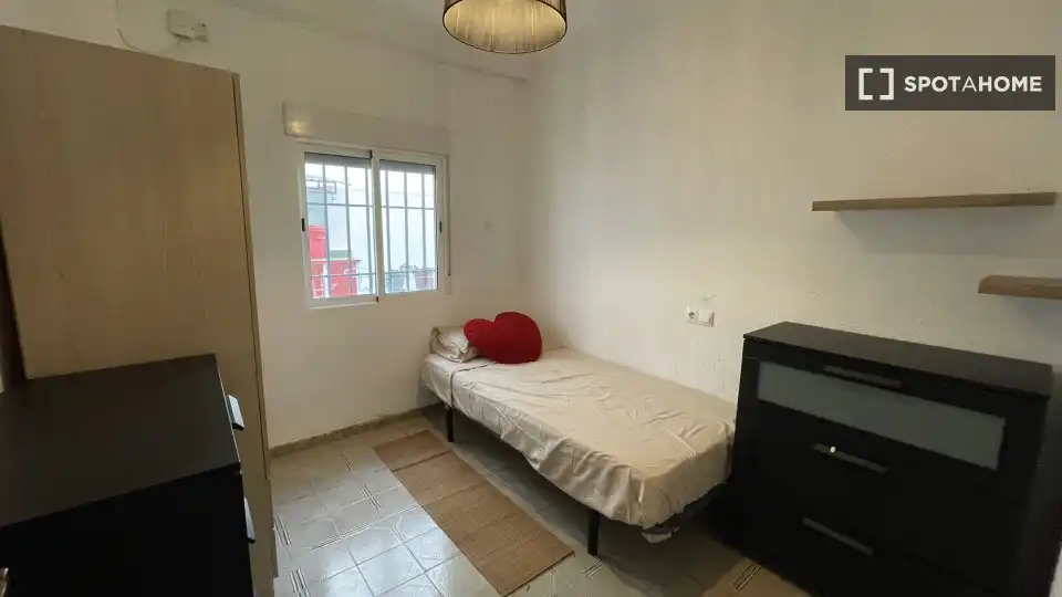 Bedroom of Flat for rent in Valencia  with Air Conditioner, Heating and Furnished