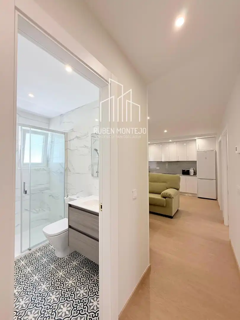 Bathroom of Flat for rent in Salamanca  with Heating, Storage room and Furnished