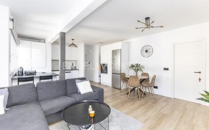 Sala d'estar de Apartament en venda en  Madrid Capital amb Aire condicionat, Calefacció i Parquet