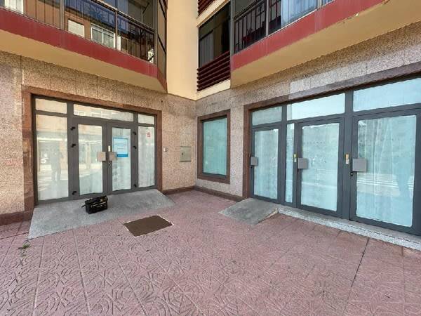 Local comercial en Alquiler en C/ Burgohondo en Sur