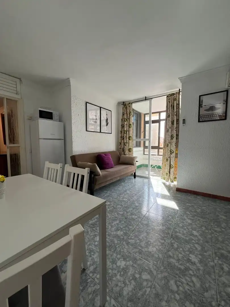 Wohnzimmer von Wohnungen zur Miete in Fuengirola mit Klimaanlage, Terrasse und Gemeinschaftspool