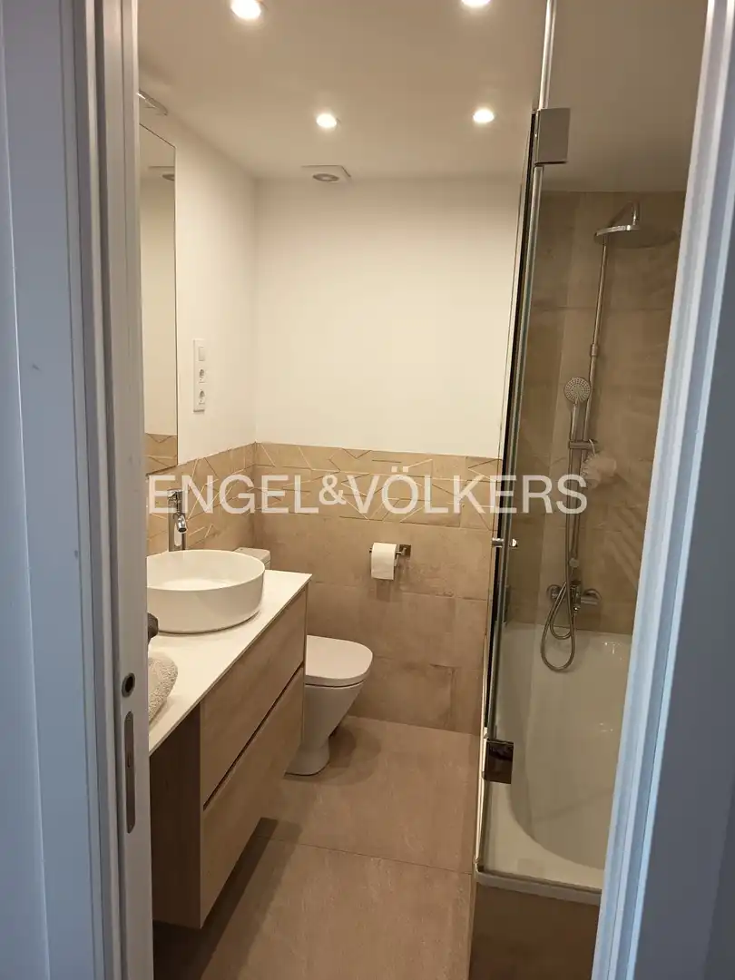 Bathroom of Flat for rent in Madrid  with Air Conditioner, Heating and Parquet flooring