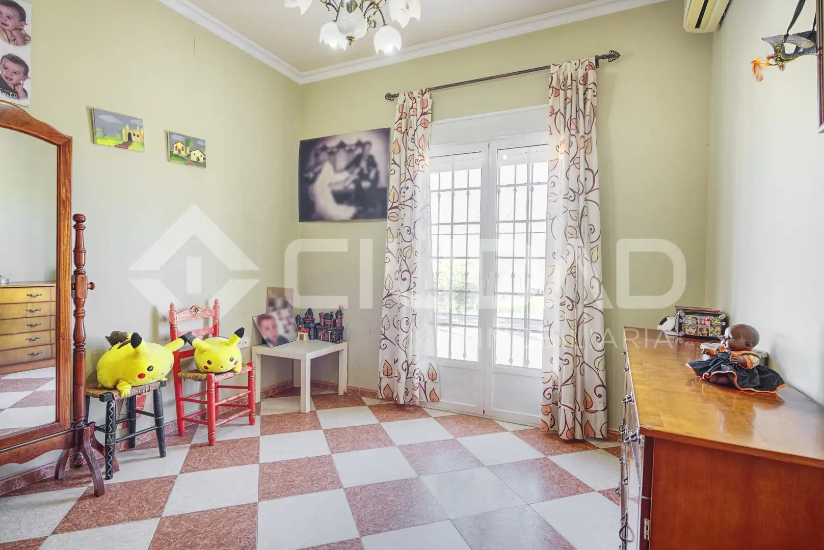 Sala d'estar de Local en venda en Utrera