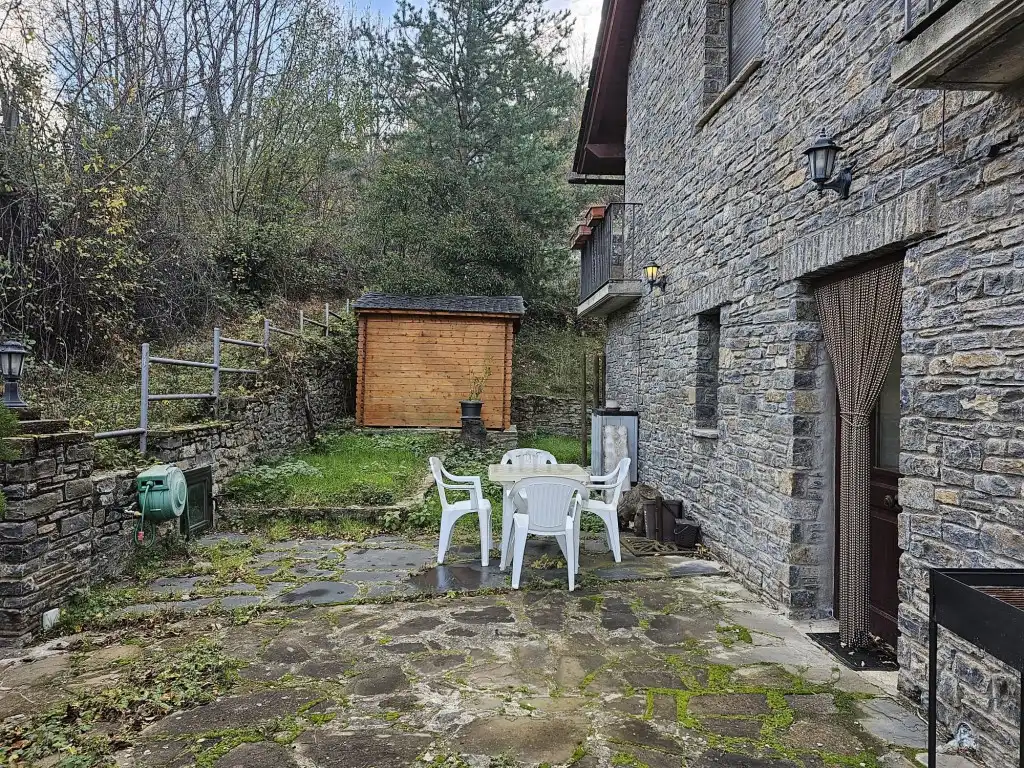 Casa o chalet en venta en Calle Nucleo De Altron, Sort