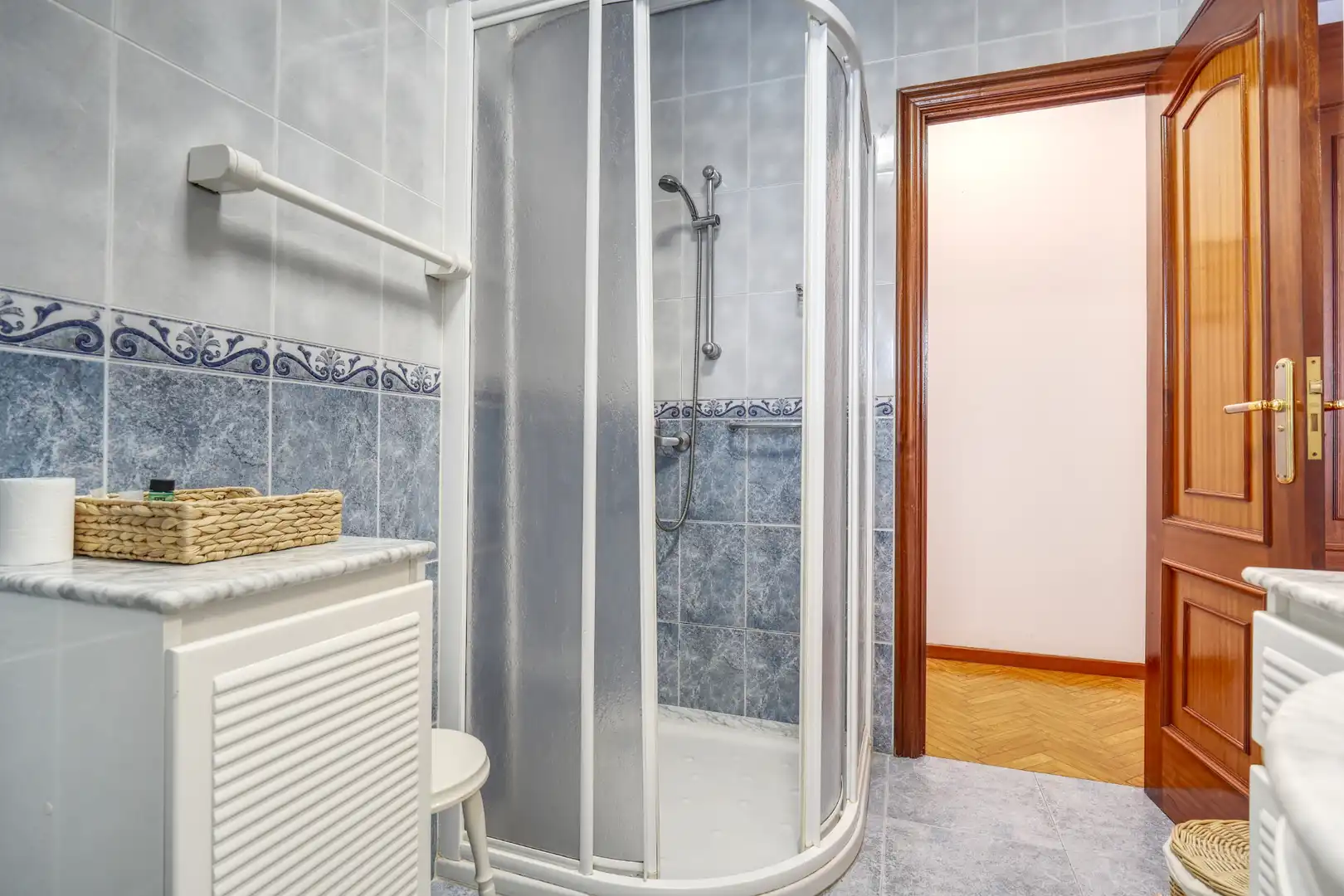 Baño de Piso en venta en A Coruña Capital  con Calefacción, Parquet y Amueblado