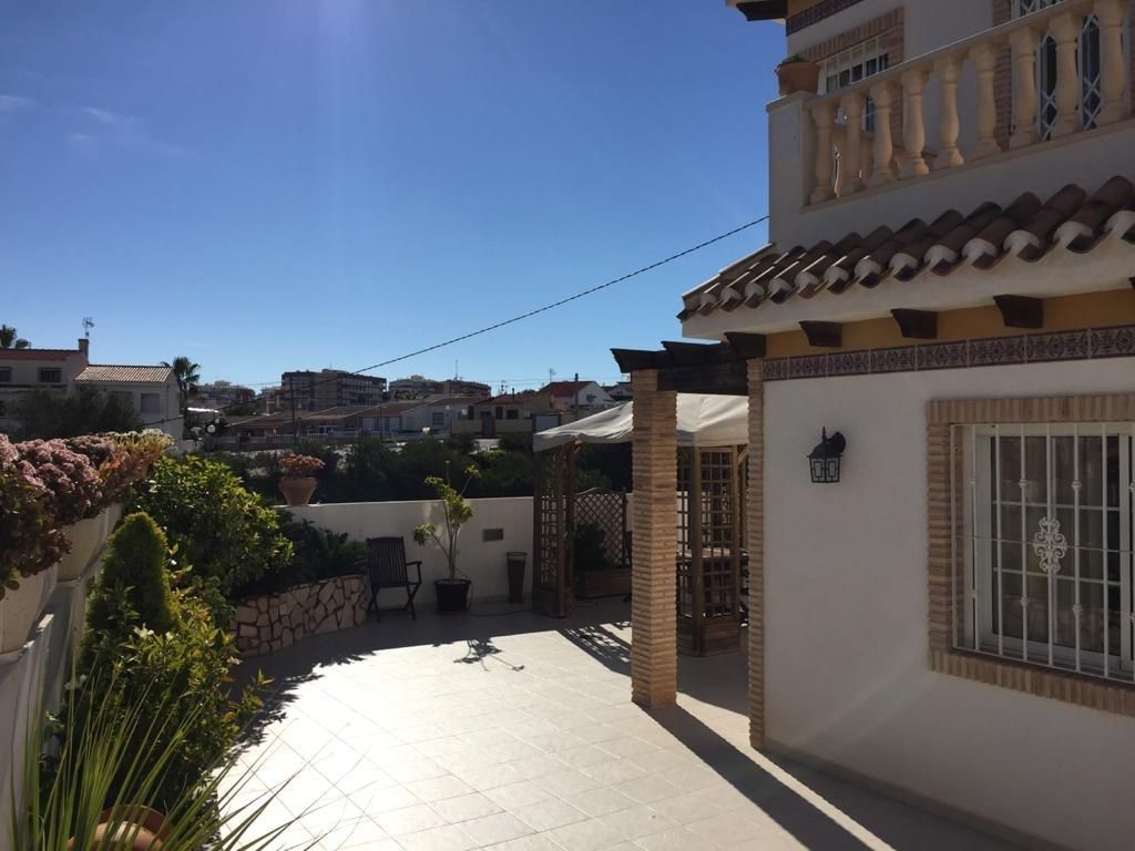 Terrace of House or chalet for sale in Torrevieja  with Air Conditioner, Private garden and Terrace