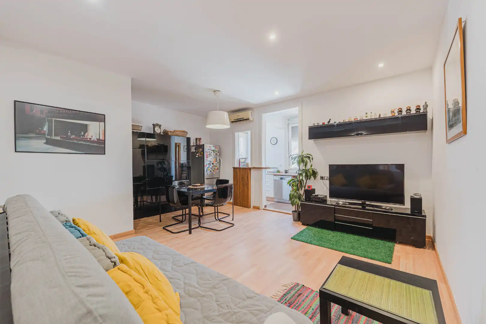 Wohnzimmer von Wohnung zum Verkauf in Barcelona mit Klimaanlage, Heizung und Ofen