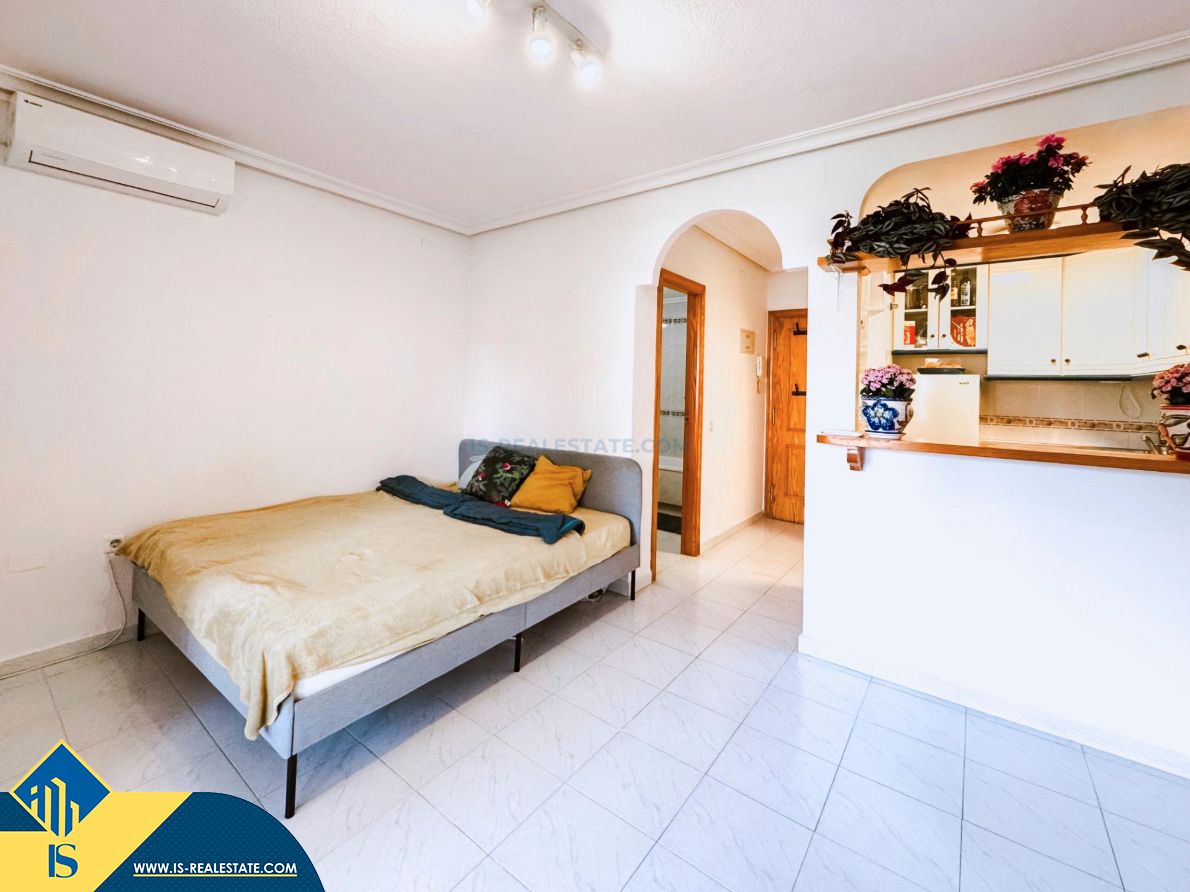 Dormitori de Estudi en venda en Torrevieja amb Aire condicionat, Calefacció i Terrassa