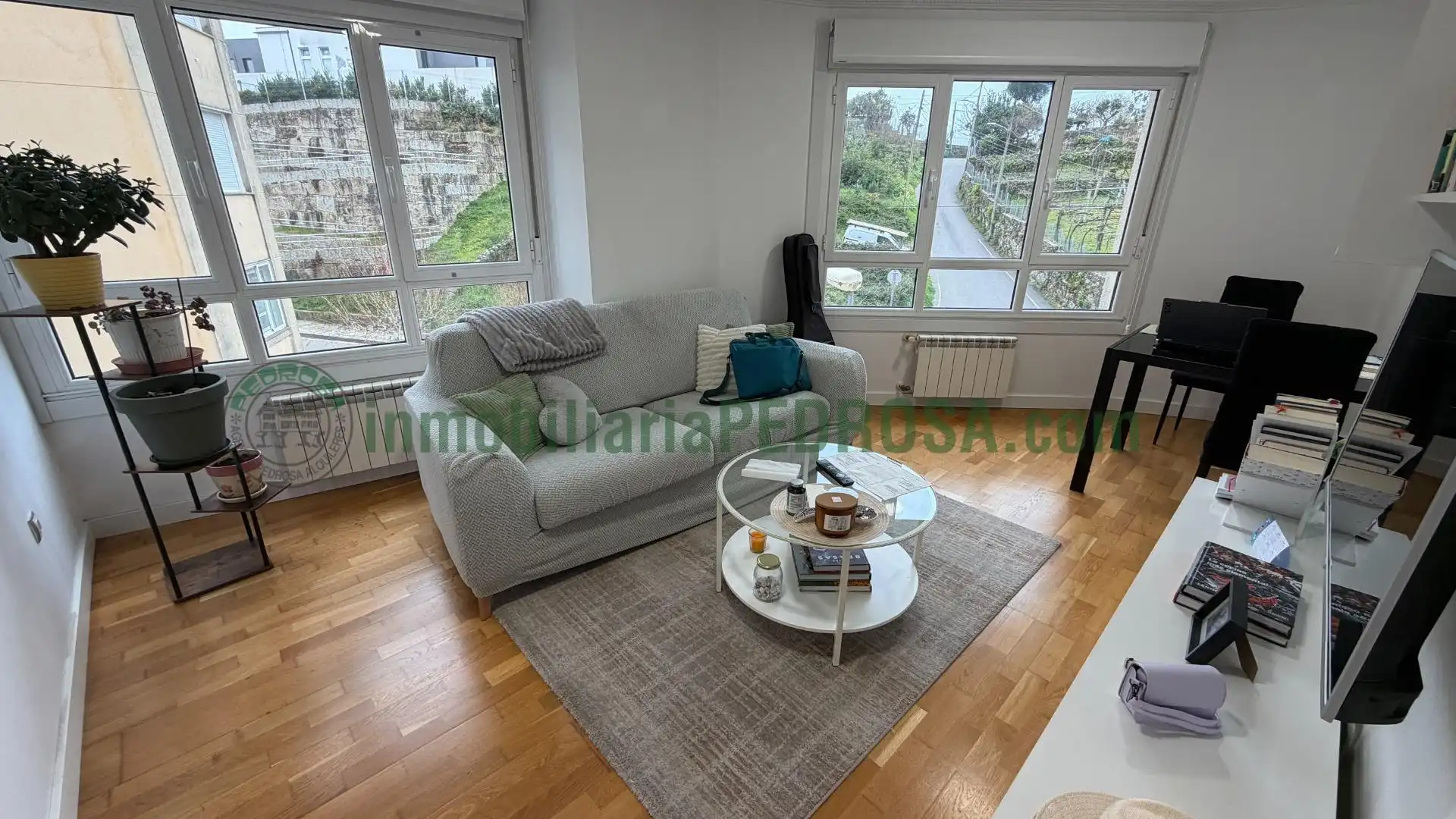 Wohnzimmer von Wohnungen zum Verkauf in Poio mit Heizung