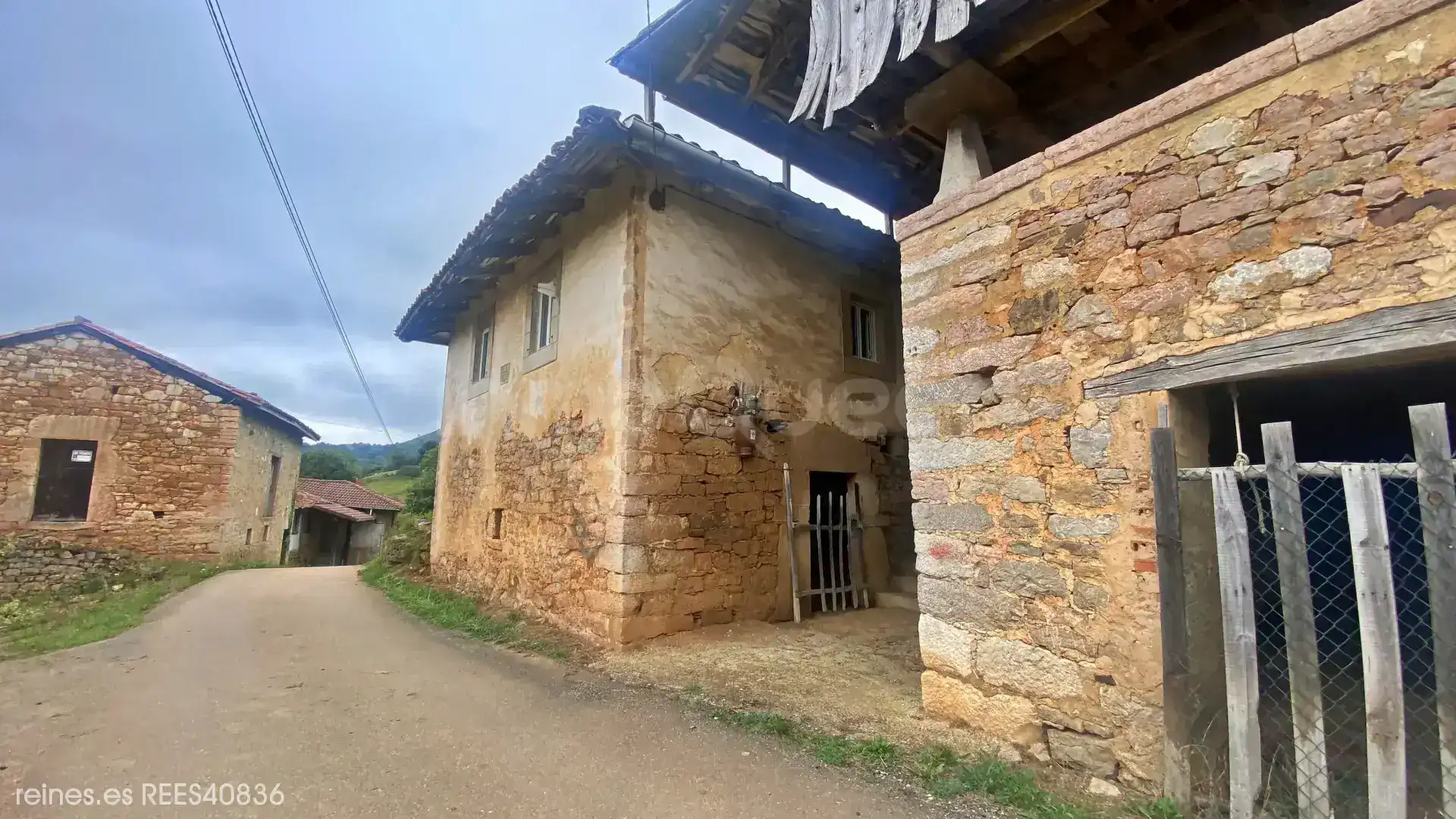 Vista exterior de Casa o xalet en venda en Grado amb Calefacció, Jardí privat i Terrassa