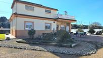 Vista exterior de Casa o xalet en venda en  Córdoba Capital amb Aire condicionat, Calefacció i Jardí privat