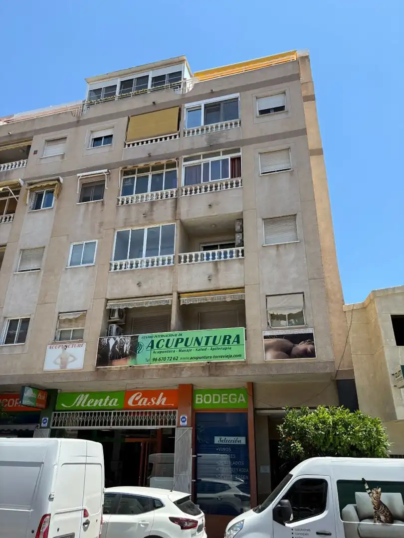 Apartamento con terraza en venta en Avenida de las Cortes Valencianas 3, imagen 9