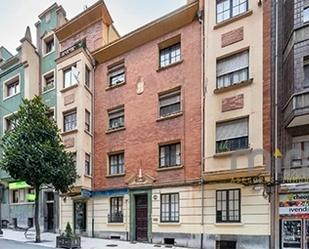 Vista exterior de Edifici en venda en Oviedo 
