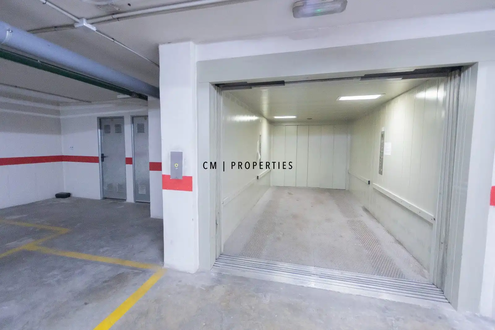Parking of Flat for sale in Valencia  with Air Conditioner, Heating and Terrace