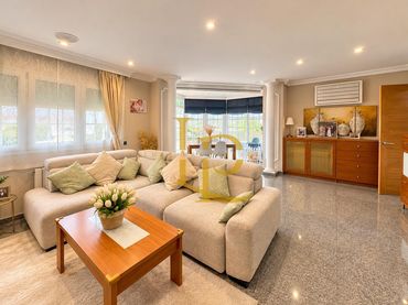 Casa con piscina en venta en Martinica – Ateneu