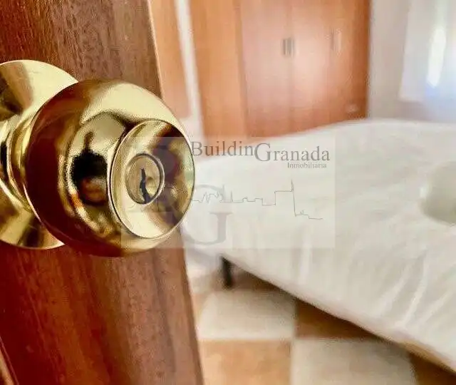 Piso de alquiler en Granada con Terraza, Amueblado y Microondas