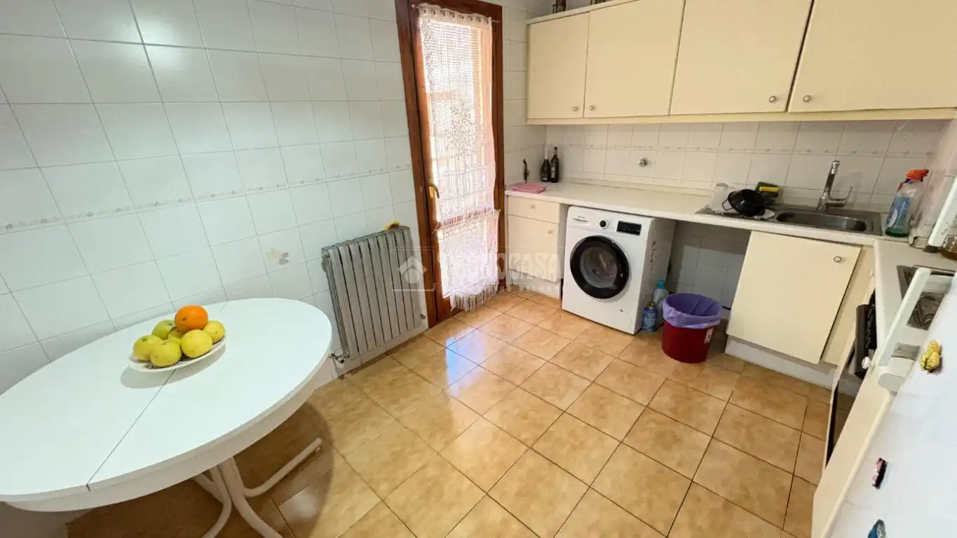 Cocina de Piso en venta en Zaragoza con Calefacción, Terraza y Trastero