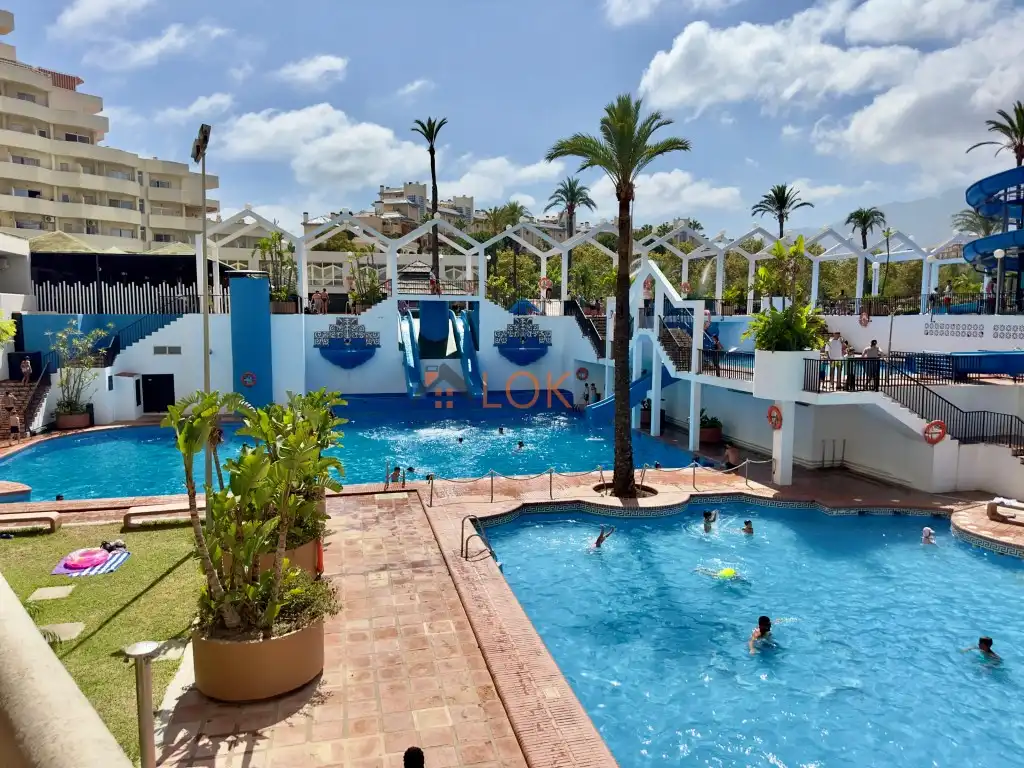 Swimming pool of Flat for sale in Benalmádena