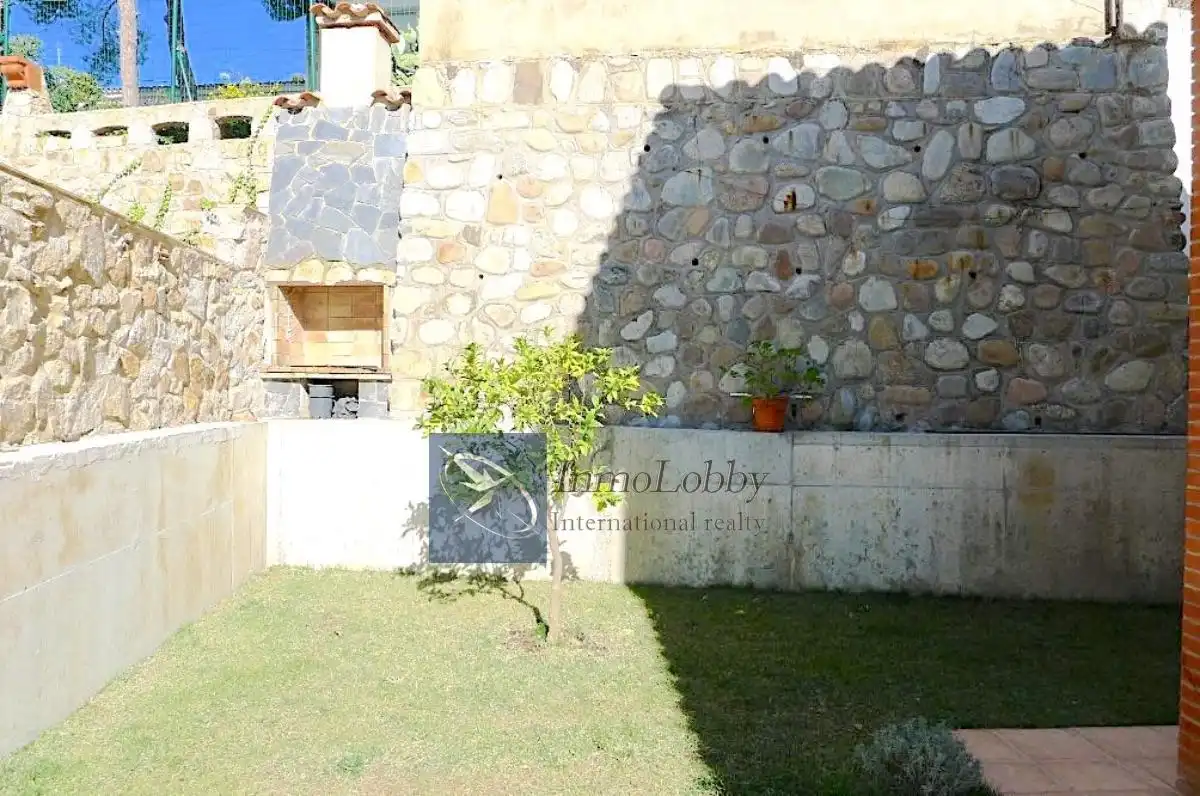 House with pool for sale in carrer Alzina 11, imagen 5