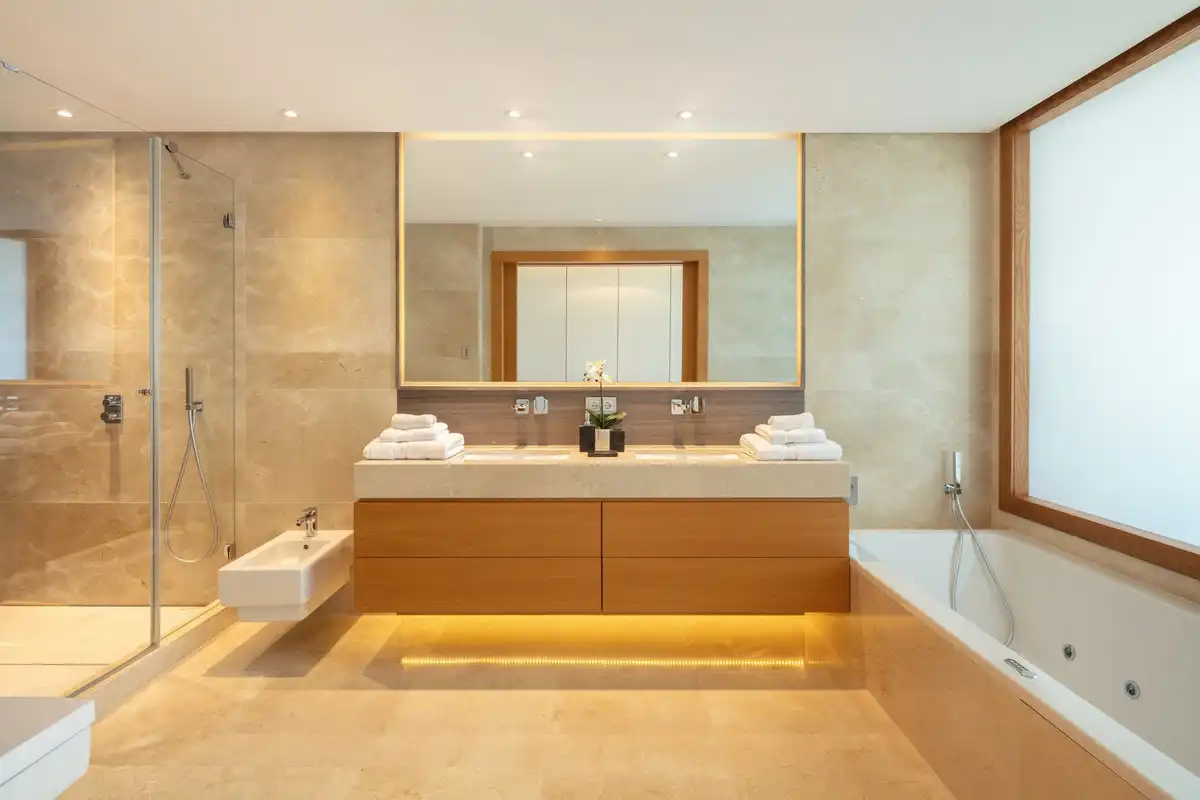 Bathroom of Duplexes for sale in Marbella  with Air Conditioner and Community pool