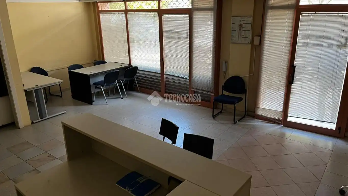 Local comercial en venda a Centre - Eixample – Can Llobet, imagen 2