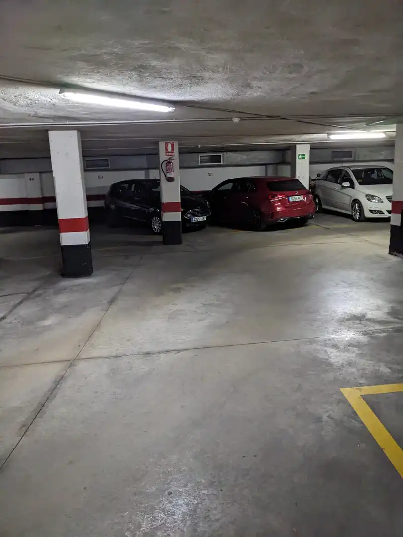 Garage for rent in Carrer de Berlín, 57, Barri de les Corts