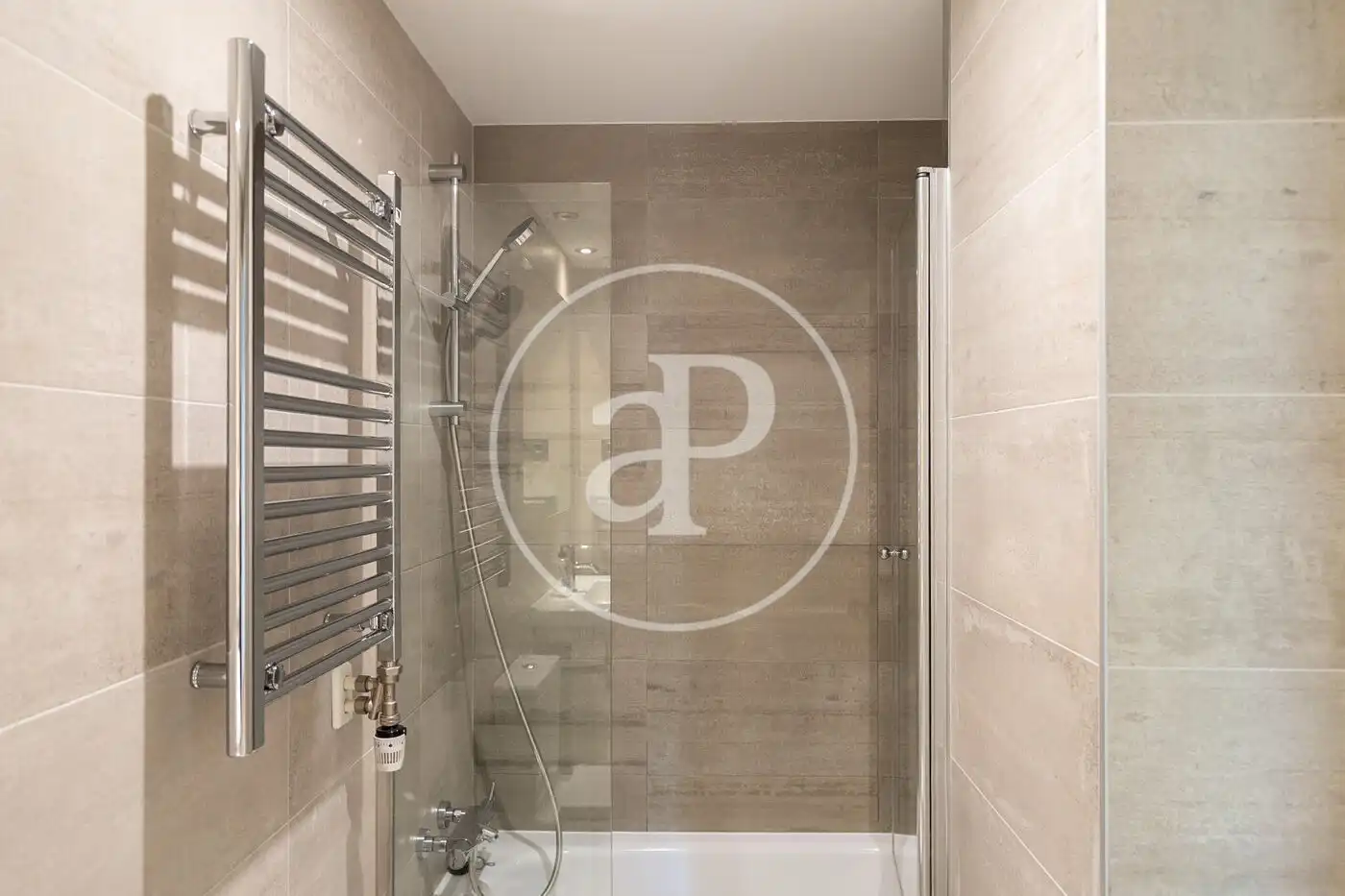 Bathroom of Flat for sale in Barcelona  with Air Conditioner, Heating and Storage room