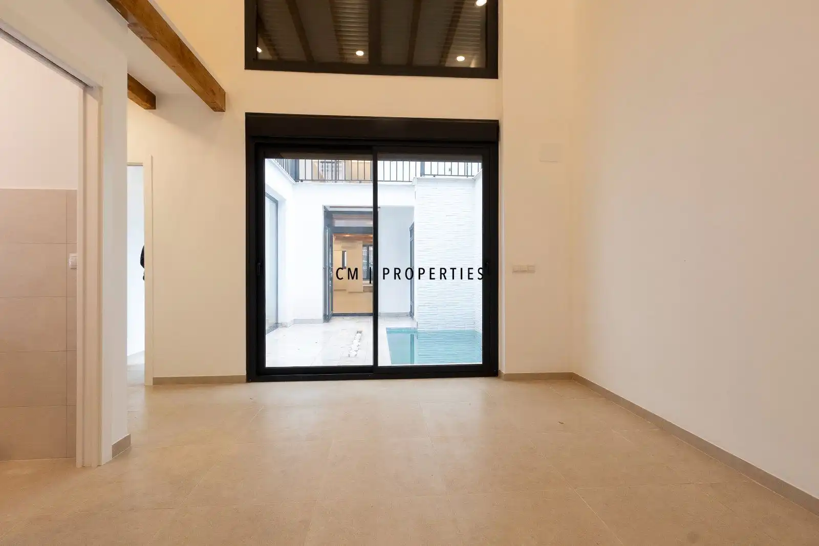 Flat for sale in Valencia  with Air Conditioner, Heating and Swimming Pool